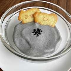 รูปของ 豆腐と黒胡麻のムース♡