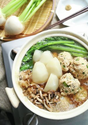 ふわシャキ爆弾鶏団子バター雑炊を楽しむ鍋-レシピのメイン写真