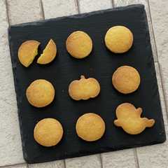 A picture of 南瓜と胡麻のクッキー.