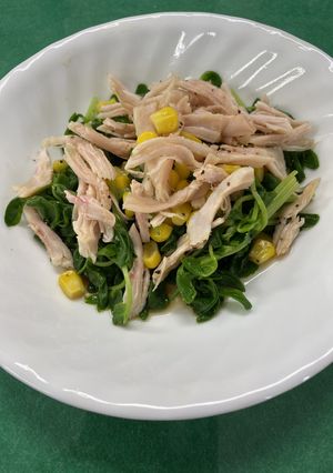 サラダチキンと豆苗の簡単レンジ蒸し-レシピのメイン写真