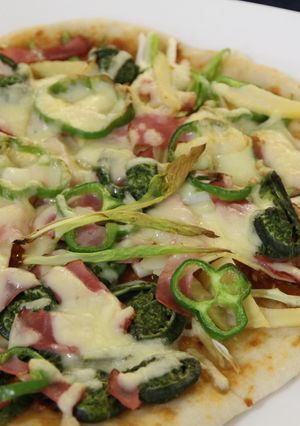 もちもち！アレンジ自在！山菜米粉ピザ-レシピのメイン写真