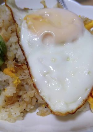 目玉焼きご飯 バター醤油ガーリック-レシピのメイン写真