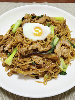 焼きそばwithとろとろゆで卵-レシピのメイン写真
