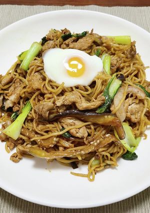 焼きそばwithとろとろゆで卵-レシピのメイン写真