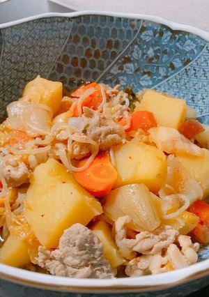 豚キムチのようなキムチ入り肉じゃが♪-レシピのメイン写真