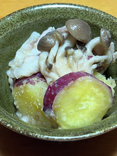 簡単♡弁当♡さつま芋・豚・シメジの旨煮-レシピのメイン写真