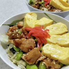 A picture of 焼き鳥親子丼.