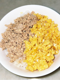 お弁当にも作り置きにも!簡単そぼろ丼-レシピのメイン写真