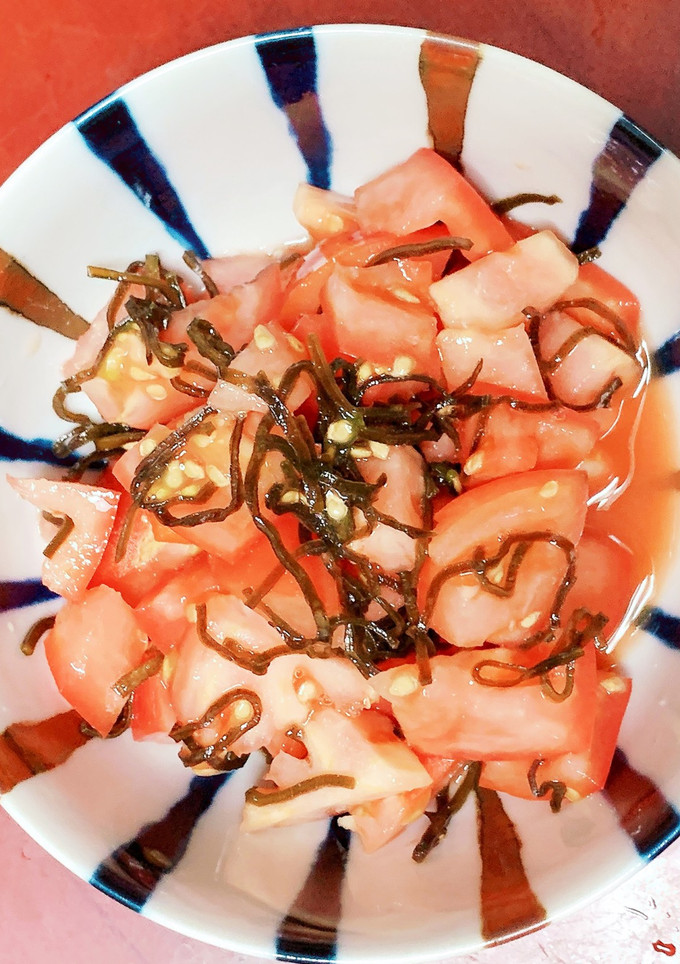 超簡単副菜！トマトと塩昆部長和えたやつ-レシピのメイン写真