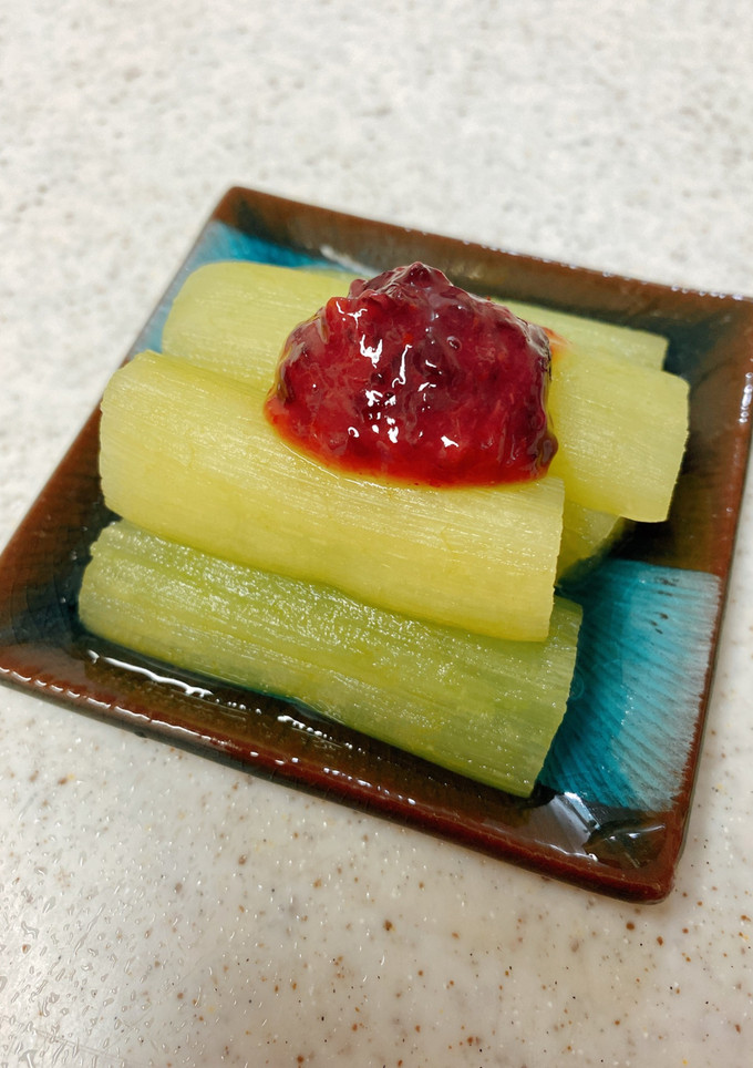 ずいきの梅昆布茶煮♪たたき梅のせ-レシピのメイン写真