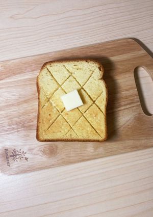 ちょっと高級なパンはバターで✨-レシピのメイン写真