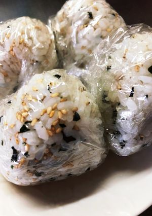 胡麻とワカメのおにぎり-レシピのメイン写真