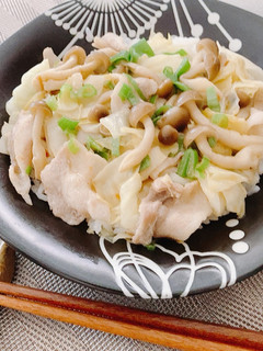 豚バラとキャベツ、しめじのピリ辛塩ダレ丼-レシピのメイン写真