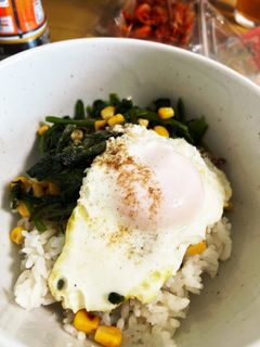 【ズボラ】5分で完成!ほうれん目玉焼き丼-レシピのメイン写真