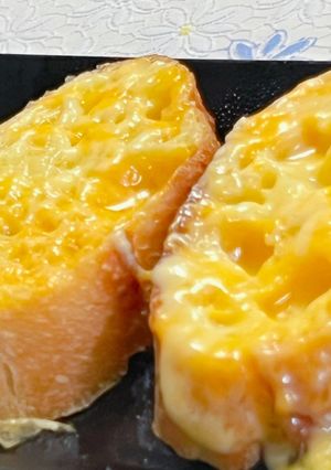 しみジュワチーズパン☆購入したパンに-レシピのメイン写真