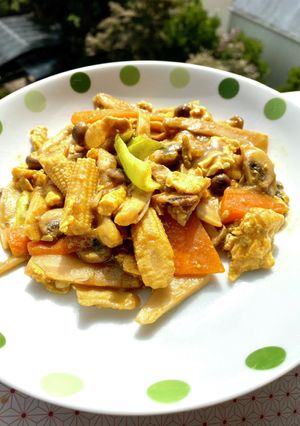 きのこたっぷり、カレー味の肉卵炒め-レシピのメイン写真