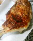 骨付きもも肉に、切り目を入れて簡単に焼く
