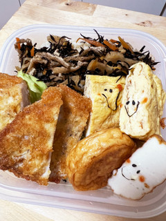 簡単マヨカツ☆レンコン入りひじきご飯弁当-レシピのメイン写真