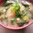 じゃがいもとわかめの味噌汁