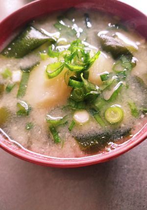 じゃがいもとわかめの味噌汁-レシピのメイン写真