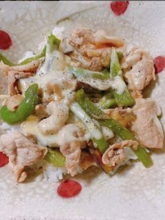とろけるチーズと焼肉のタレで、チーズ豚丼-レシピのメイン写真