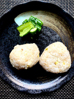 簡単味付け小松菜で栗ご飯おにぎり-レシピのメイン写真
