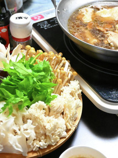 鶏とウーロン茶スープのきのこ鍋-レシピのメイン写真