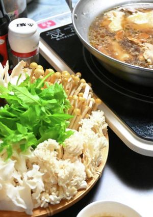 鶏とウーロン茶スープのきのこ鍋-レシピのメイン写真