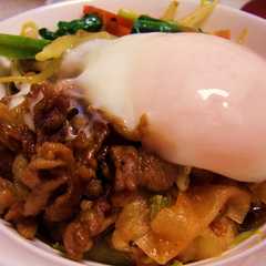 รูปของ ビビンバっぽい丼ぶり