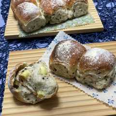 A picture of 黒ごまチーズの米粉ちぎりパン.