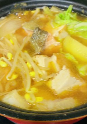 娘に伝授☆1人石狩鍋☆味噌バター仕立て-レシピのメイン写真