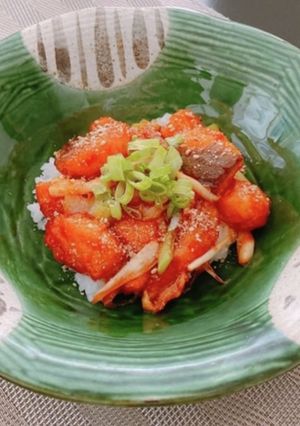 ごはんが進む！ヤンニョムサーモン丼-レシピのメイン写真