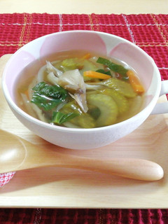 セロリと舞茸の野菜たっぷりコンソメスープ-レシピのメイン写真