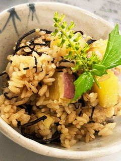 秋の味覚✨サツマイモとひじきの生姜ごはん-レシピのメイン写真