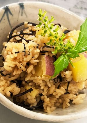 秋の味覚✨サツマイモとひじきの生姜ごはん-レシピのメイン写真