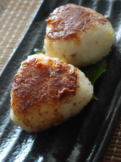 サツマイモごはんで味噌バター焼きおにぎり-レシピのメイン写真