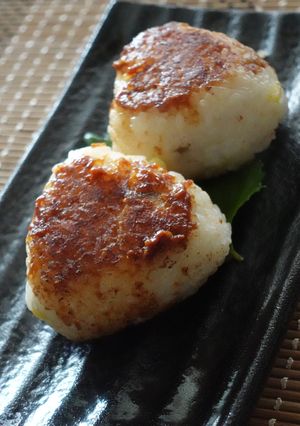 サツマイモごはんで味噌バター焼きおにぎり-レシピのメイン写真