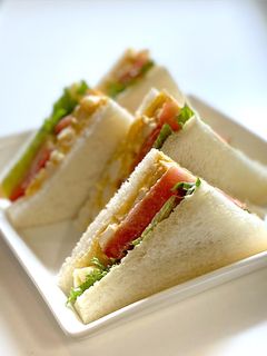 卵マヨとトマトのサンドイッチ-レシピのメイン写真