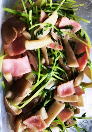 豆苗とベーコンとしめじのバター炒め-レシピのメイン写真