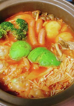 枝豆とチーズのワンタン入りトマト鍋-レシピのメイン写真