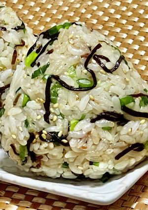 何個でも食べられる！塩昆布おにぎり-レシピのメイン写真