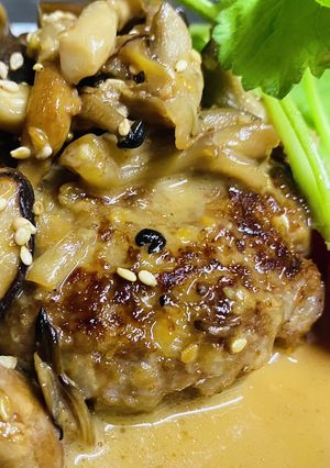 胡麻ドレッシングソースのハンバーグ-レシピのメイン写真
