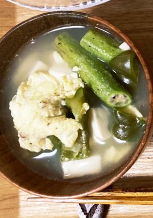 オクラとピーマンの【冷凍】水餃子スープ-レシピのメイン写真
