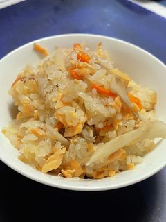 鮭の炊き込みご飯(茅乃舎の出汁パックで)-レシピのメイン写真