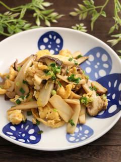 簡単!エリンギと卵の鶏がら炒め-レシピのメイン写真