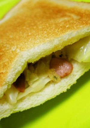 食パンのサコッシュ☆キャベツ×ウインナ-レシピのメイン写真