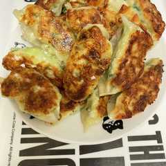 รูปของ 鶏ひき肉えのきにらキャベツひと口餃子
