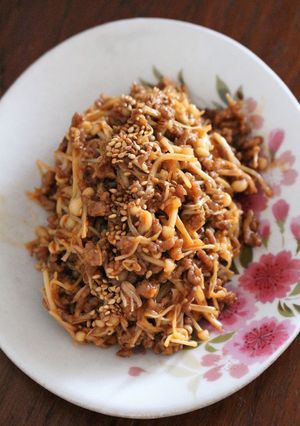 えのきたけの挽肉入り佃煮（팽이버섯）。-レシピのメイン写真