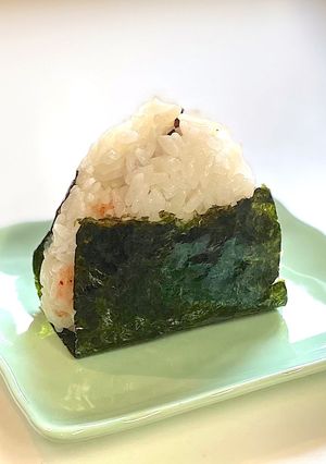 明太子と昆布（塩　佃煮）の二刀流おにぎり-レシピのメイン写真