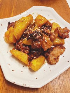 コクうま!豚肉とさつま芋の甘酢炒め☆-レシピのメイン写真